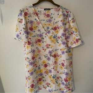 NWOT Heimish USA White Floral Top Size Medium
